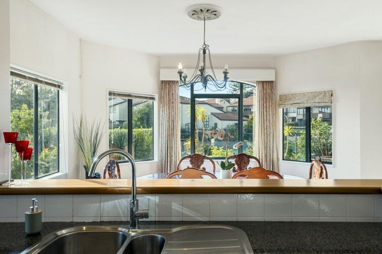 Photo of property in 22/8 Tobago Place, Sunnynook, Auckland, 0620