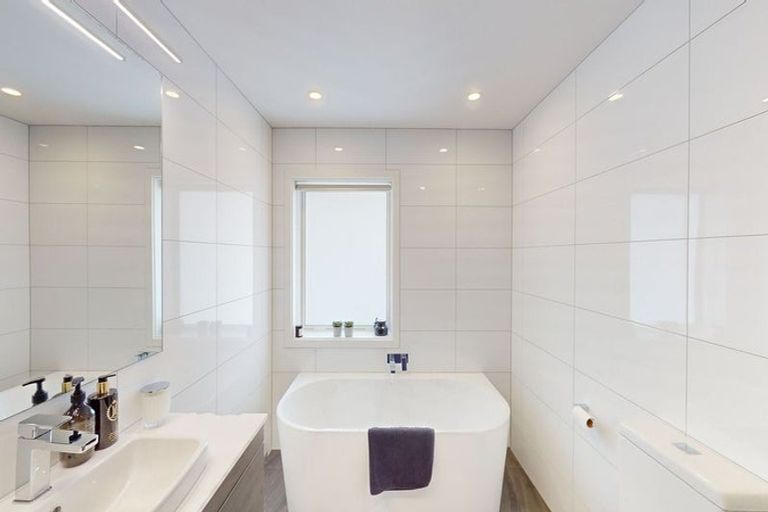 Photo of property in 2/74 Jubilee Road, Khandallah, Wellington, 6035