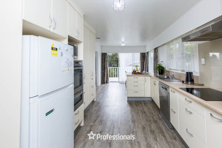 Photo of property in 8 Robson Street, Stokes Valley, Lower Hutt, 5019