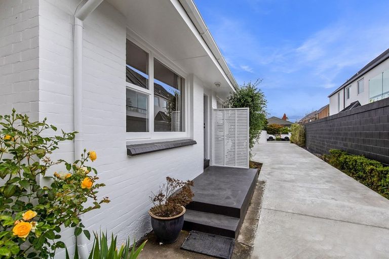 Photo of property in 2/111 Aikmans Road, Merivale, Christchurch, 8014