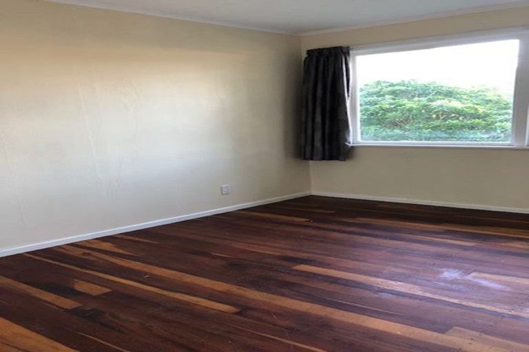 Photo of property in 147 Ruskin Road, Newlands, Wellington, 6037