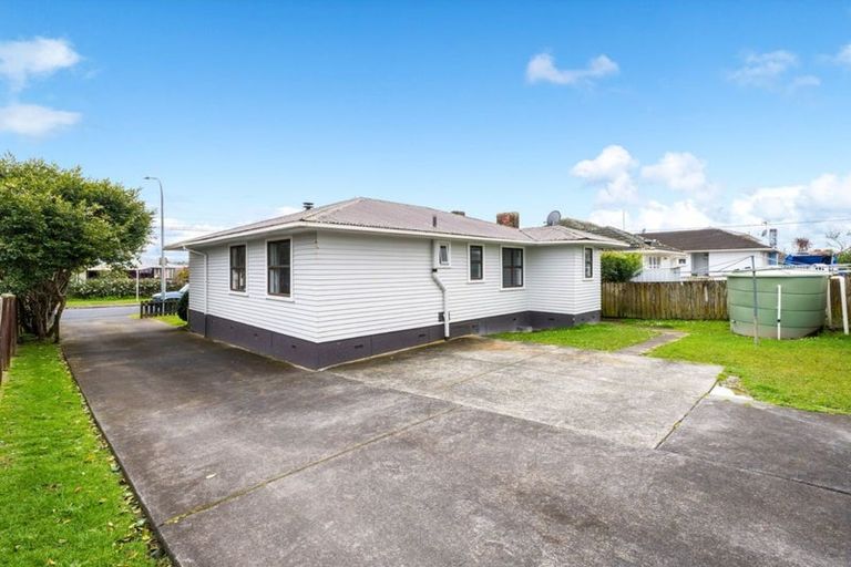 Photo of property in 50 Barrys Road, Glendene, Auckland, 0602