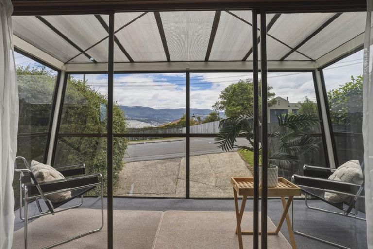 Photo of property in 122 Larnach Road, Vauxhall, Dunedin, 9013