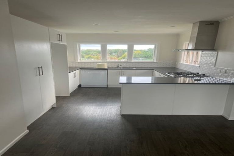 Photo of property in 12 Michelle Place, Mangere, Auckland, 2022