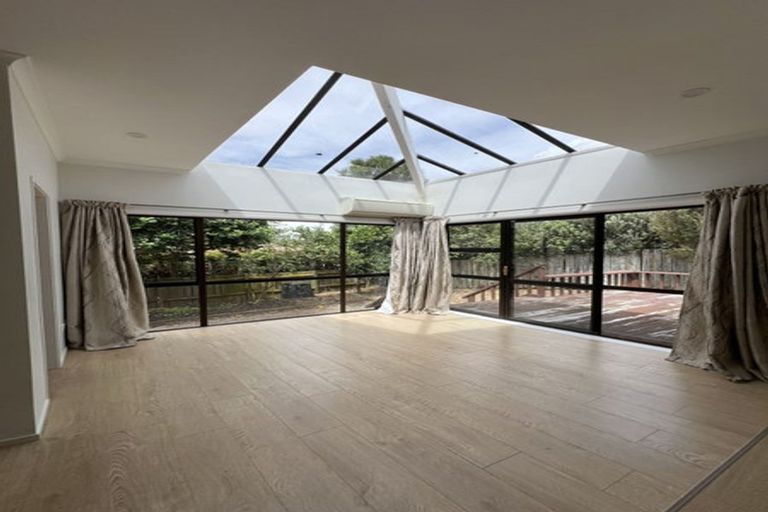 Photo of property in 16 Loloma Drive, Half Moon Bay, Auckland, 2012