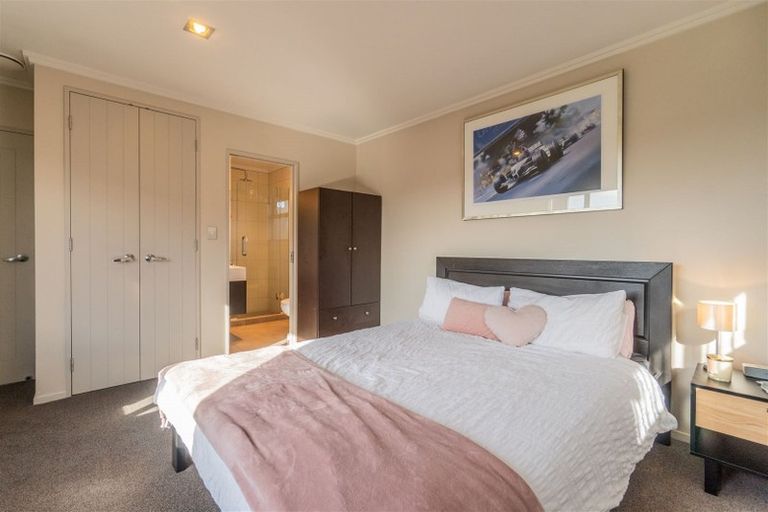 Photo of property in 4313a Great North Road, Glendene, Auckland, 0602