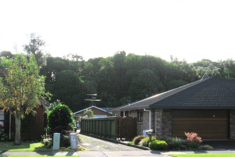 Photo of property in 48-50 Awanui Drive, Waikanae, 5036