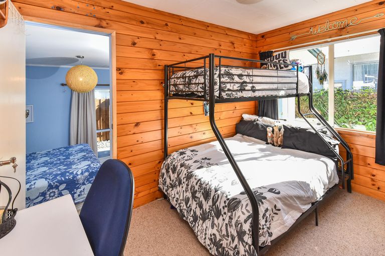 Photo of property in 1/133 Carnoustie Drive, Wattle Downs, Auckland, 2103