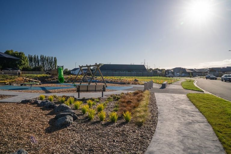 Photo of property in 21 Paradise Way, Halswell, Christchurch, 8025