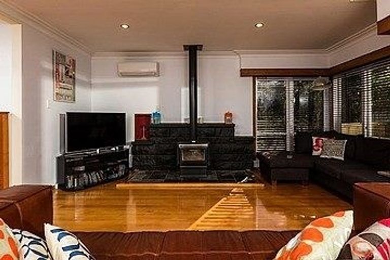 Photo of property in 1/288 East Coast Road, Forrest Hill, Auckland, 0620