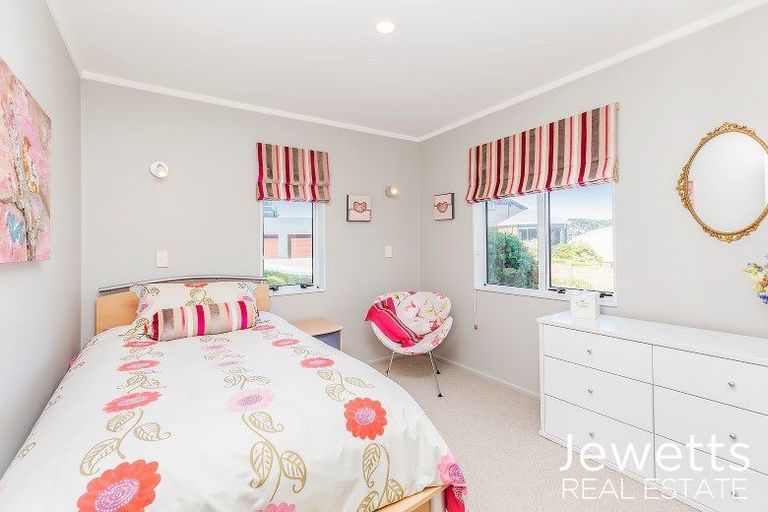 Photo of property in 1 Signallers Grove, Strathmore Park, Wellington, 6022