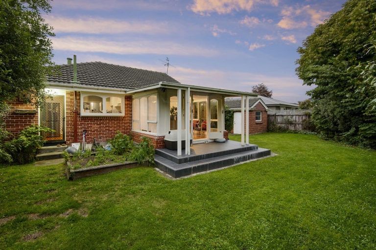 Photo of property in 10 Verran Place, Fendalton, Christchurch, 8052