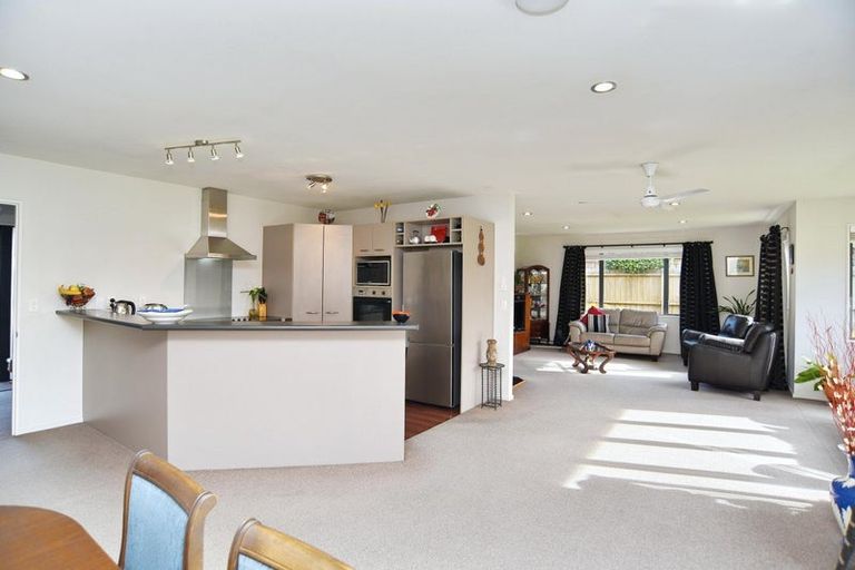 Photo of property in 8 Sheraton Place, Redwood, Christchurch, 8051