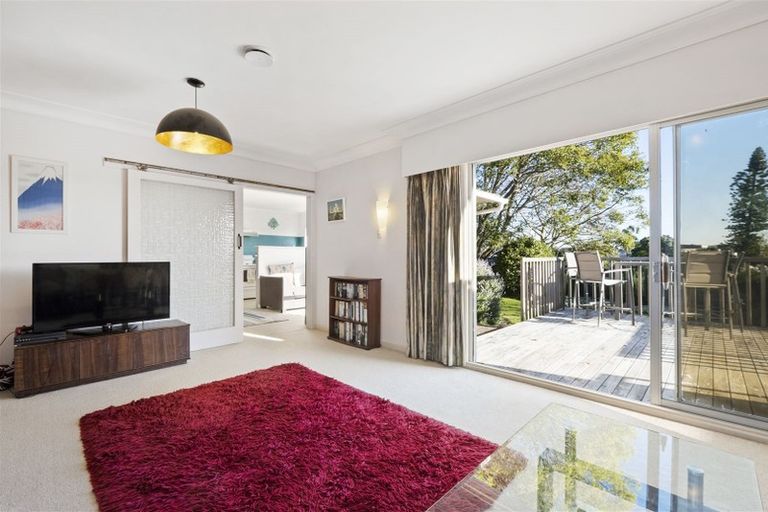 Photo of property in 124 Tiraumea Drive, Pakuranga, Auckland, 2010