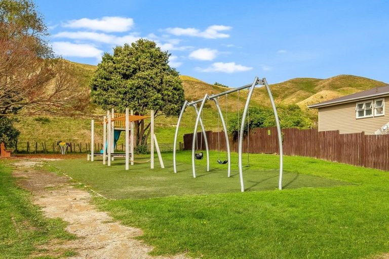 Photo of property in 108 Arahura Crescent, Waitangirua, Porirua, 5024