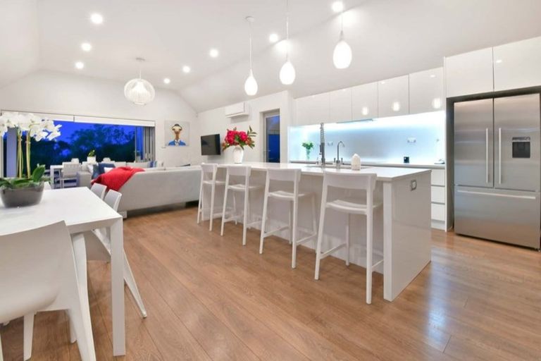 Photo of property in 110 Vipond Road, Stanmore Bay, Whangaparaoa, 0932