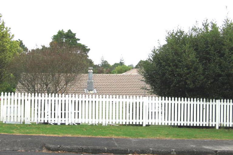 Photo of property in 44 Crystal Avenue, Glendene, Auckland, 0602