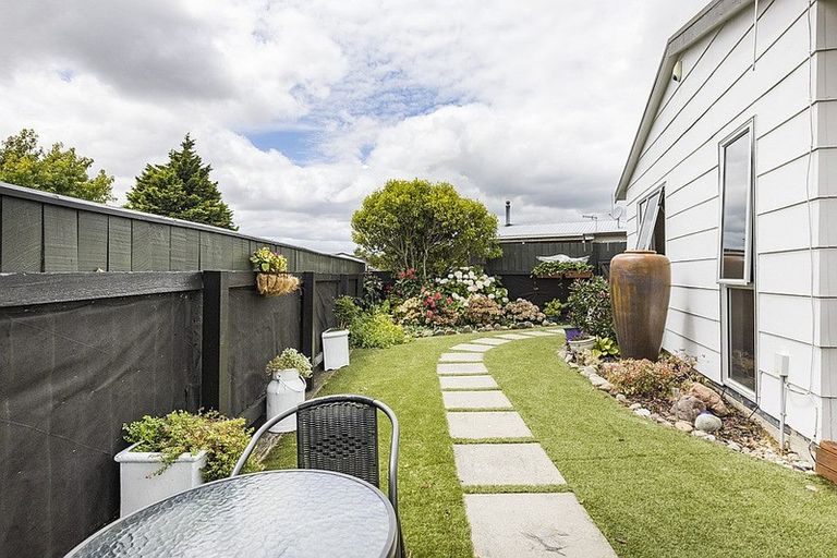 Photo of property in 17 Cargill Grove, Kelvin Grove, Palmerston North, 4414