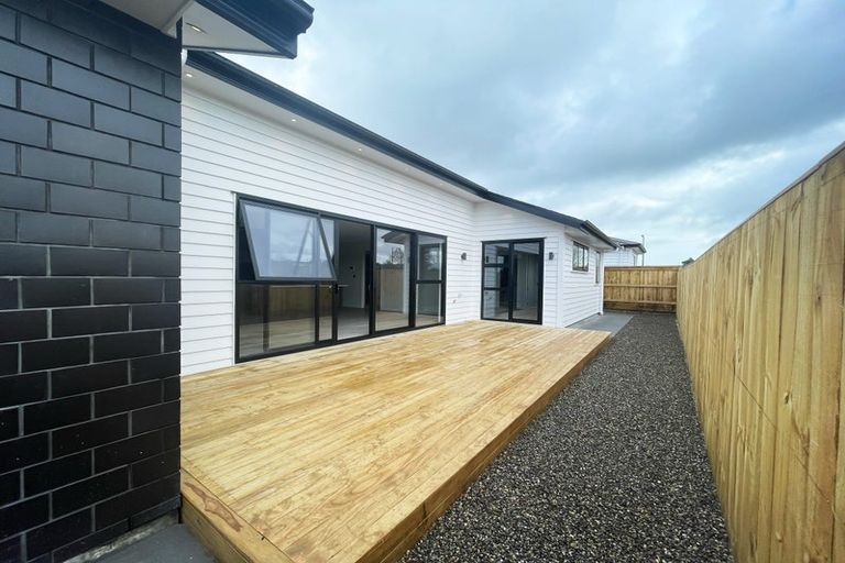 Photo of property in 31 Cara Avenue, Kumeu, 0810