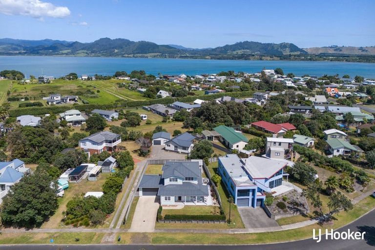 Photo of property in 30 Papaunahi Road, Bowentown, Waihi Beach, 3177
