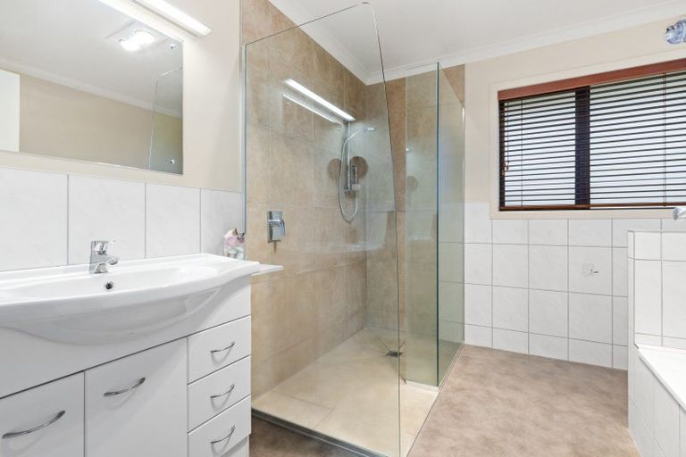 Photo of property in 10 Evans Court, Pukekohe, 2120