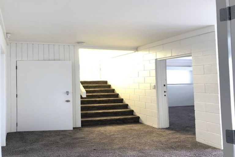 Photo of property in 76a Lake Road, Narrow Neck, Auckland, 0624