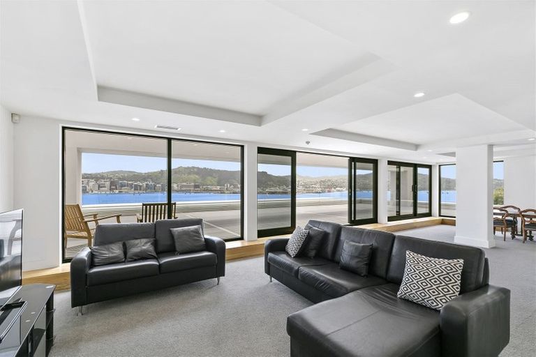 Photo of property in 6/308 Oriental Parade, Oriental Bay, Wellington, 6011