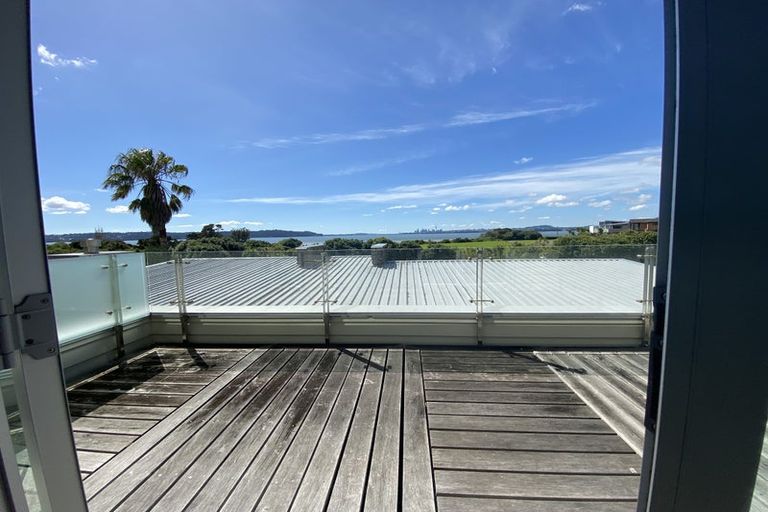 Photo of property in 47 Spinnaker Drive, Te Atatu Peninsula, Auckland, 0610