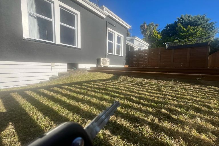 Photo of property in 70 Shakespeare Road, Bluff Hill, Napier, 4110