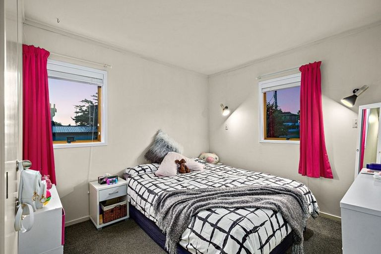 Photo of property in 85 Hobsonville Road, West Harbour, Auckland, 0618