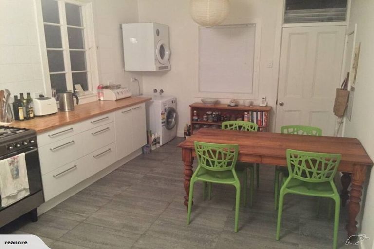 Photo of property in 6 Barton Terrace, Thorndon, Wellington, 6011