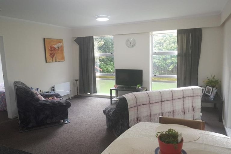 Photo of property in 2/154 Whites Line East, Waiwhetu, Lower Hutt, 5010