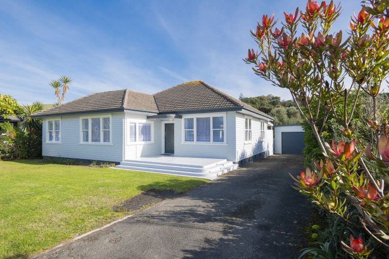Photo of property in 28 Moana Road, Okitu, Gisborne, 4010