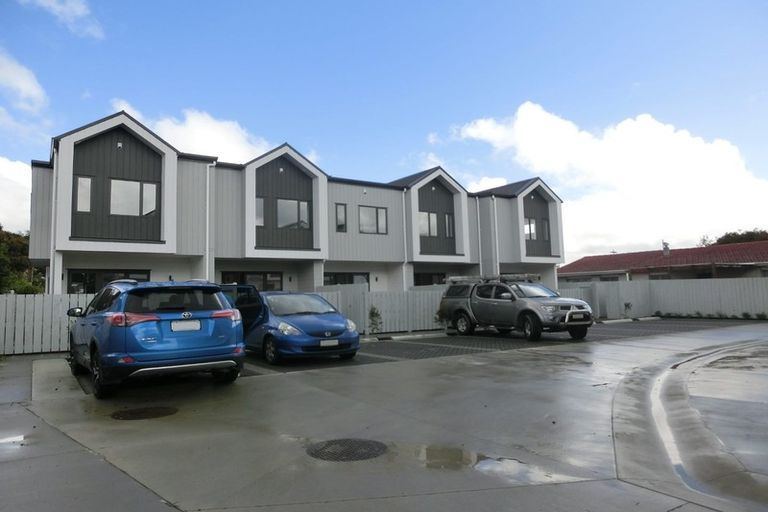 Photo of property in 8/66 Swanson Road, Henderson, Auckland, 0610