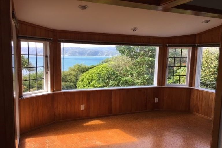 Photo of property in 9 Tai Paku Paku Road, Karaka Bays, Wellington, 6022