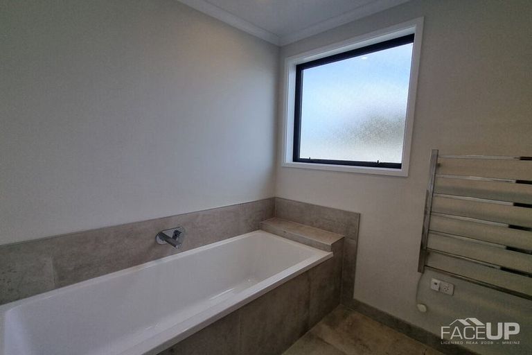 Photo of property in 2 Wai Place, Westgate, Auckland, 0614