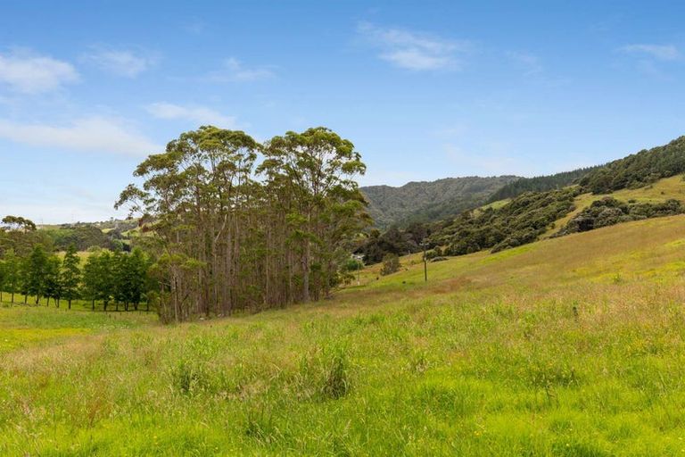 Photo of property in 3060 Kaipara Coast Highway, Glorit, 0984