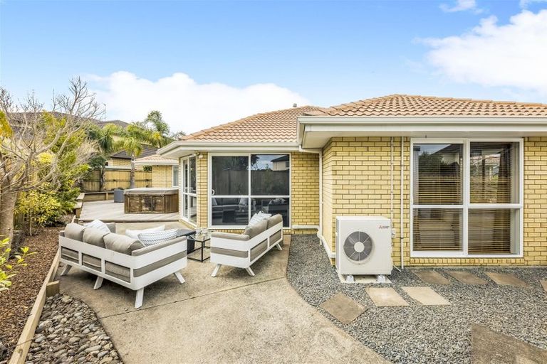 Photo of property in 16 Karson Place, Flat Bush, Auckland, 2016