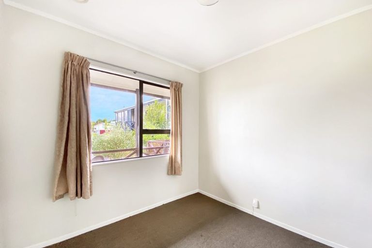 Photo of property in 1/23 Flaunty Place, West Harbour, Auckland, 0618