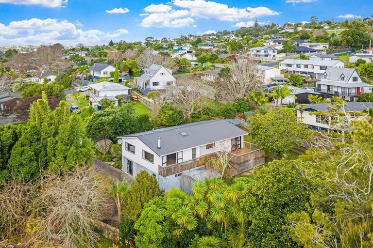 Photo of property in 16 Dobell Road, Stanmore Bay, Whangaparaoa, 0932