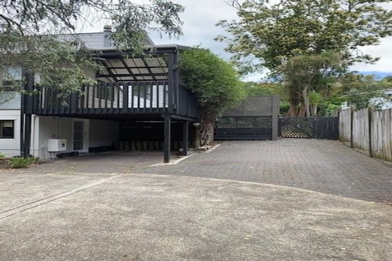 Photo of property in 1/10 Newstead Avenue, Browns Bay, Auckland, 0632