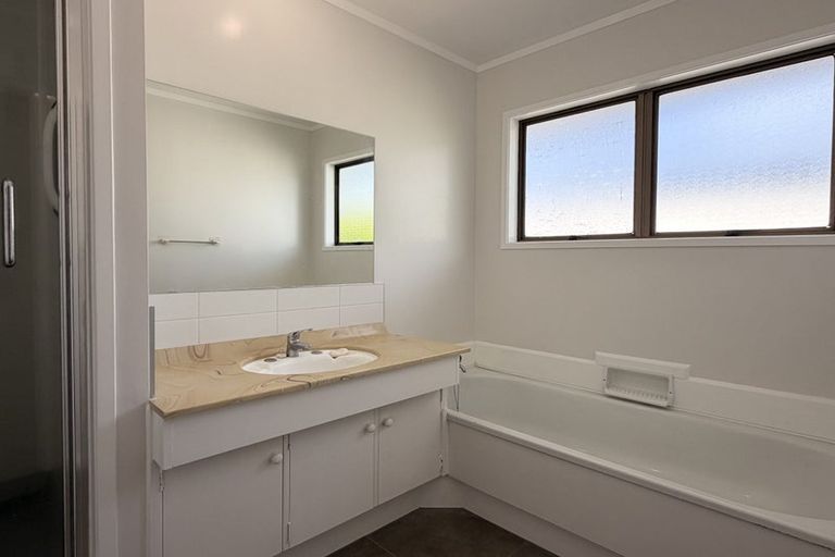 Photo of property in 33 Hutchinsons Road, Bucklands Beach, Auckland, 2014