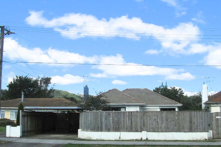 Photo of property in 10 Oak Street, Ebdentown, Upper Hutt, 5018