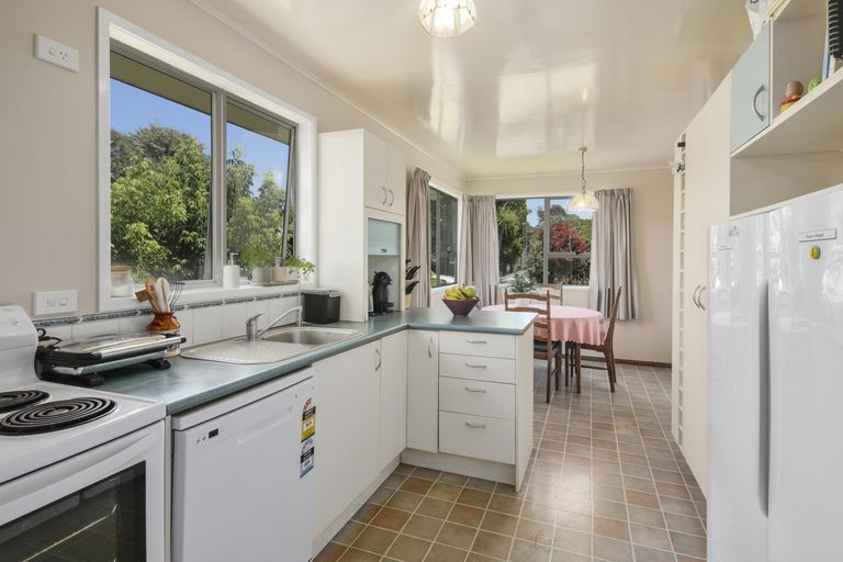 Photo of property in 18 Roick Parade, Glen Eden, Auckland, 0602