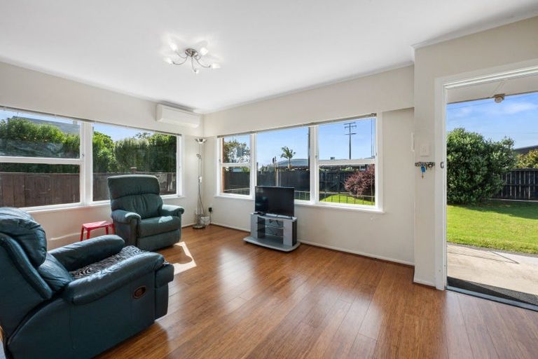 Photo of property in 1/163 Shakespeare Road, Milford, Auckland, 0620