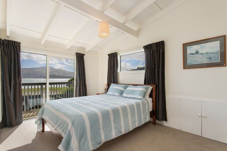 Photo of property in 10 Takamatua Beach Road, Takamatua, Akaroa, 7581