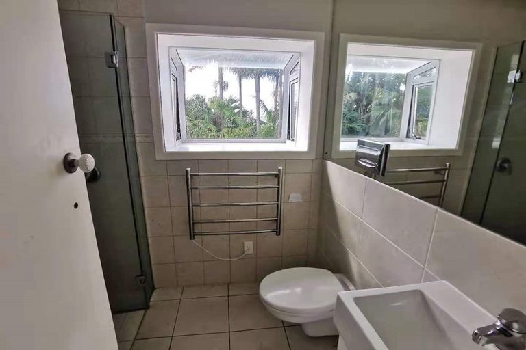 Photo of property in 48 Merani Street, Belmont, Auckland, 0622