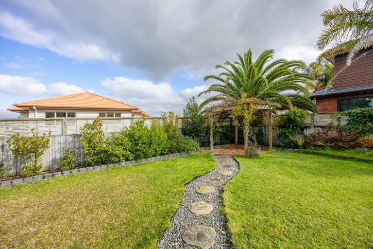 Photo of property in 6 Lough Derg Place, Pinehill, Auckland, 0632