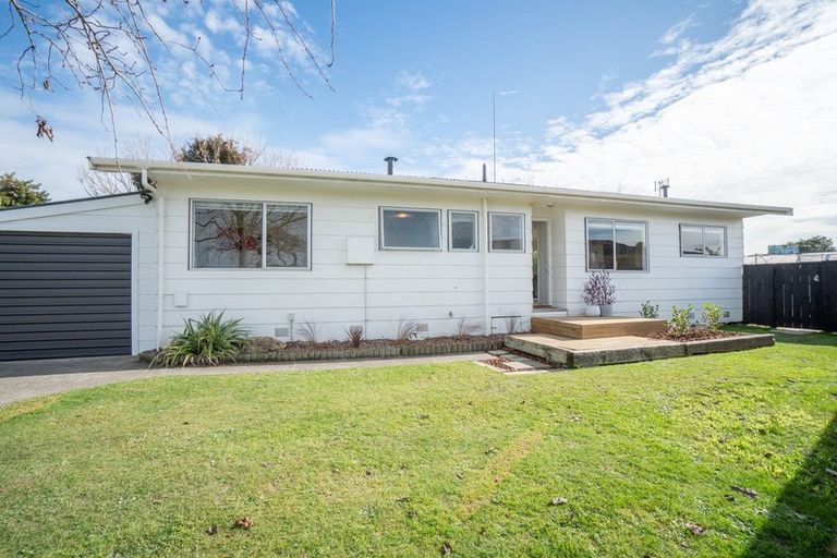 Photo of property in 10 Ashton Place, Highbury, Palmerston North, 4412