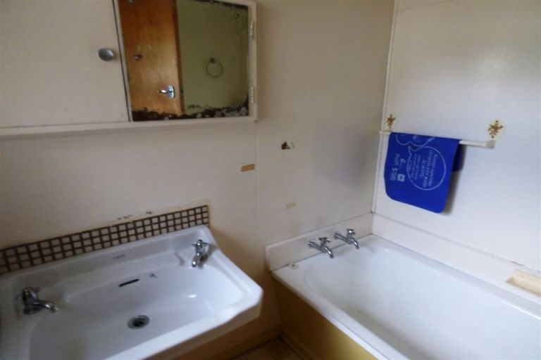 Photo of property in 23 Gorge Road, Clinton, 9534